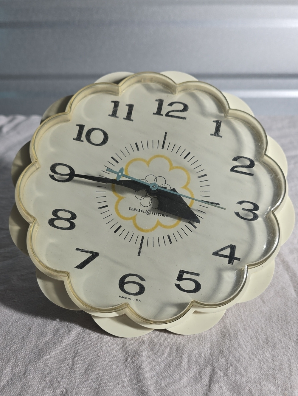 Vintage General Electric Cream Scalloped Wall Clock